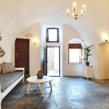 Navita Cave * Fira (Santorini)