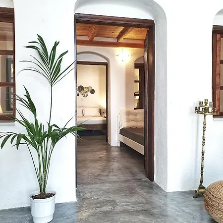 Navita Cave * Fira (Santorini)