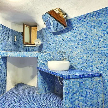 Navita Cave * Fira (Santorini)