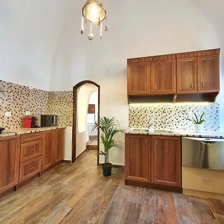 Navita Cave Fira (Santorini)