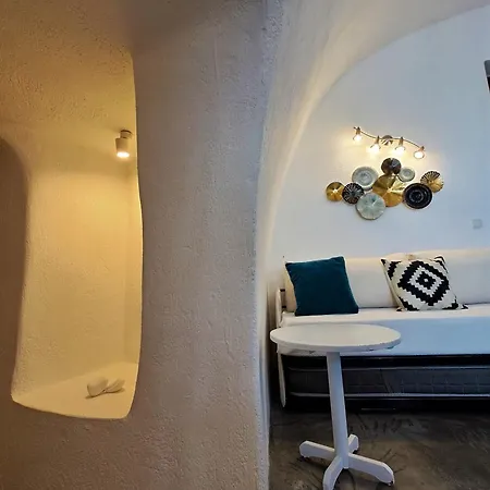 Navita Cave * Fira (Santorini)
