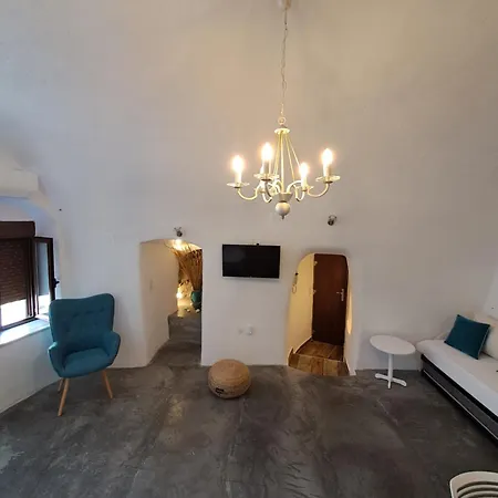 Navita Cave Apartament Fira (Santorini)