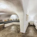 Navita Cave * Φηρά